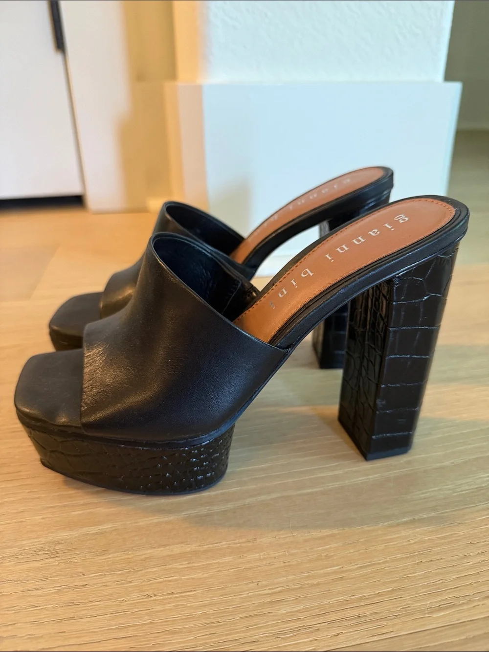Gianni Bini never worn